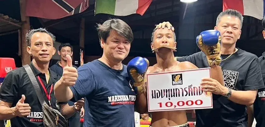 10,000 Baht prize presentation