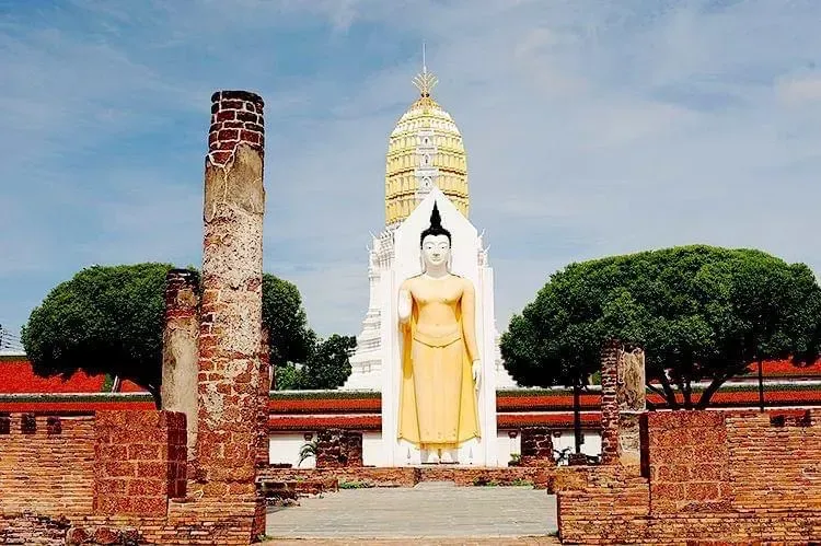 Sunrise Alms & Golden Buddha photo 9