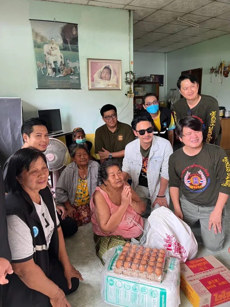 Jay, head of JP Boxing Gym, donating goods to the less fortunate people in Phitsanulok