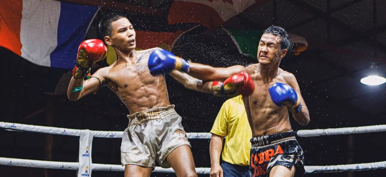 Technical punch during Naresuan Fight Night