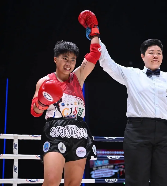 Kru Niniew - Champion Fighter