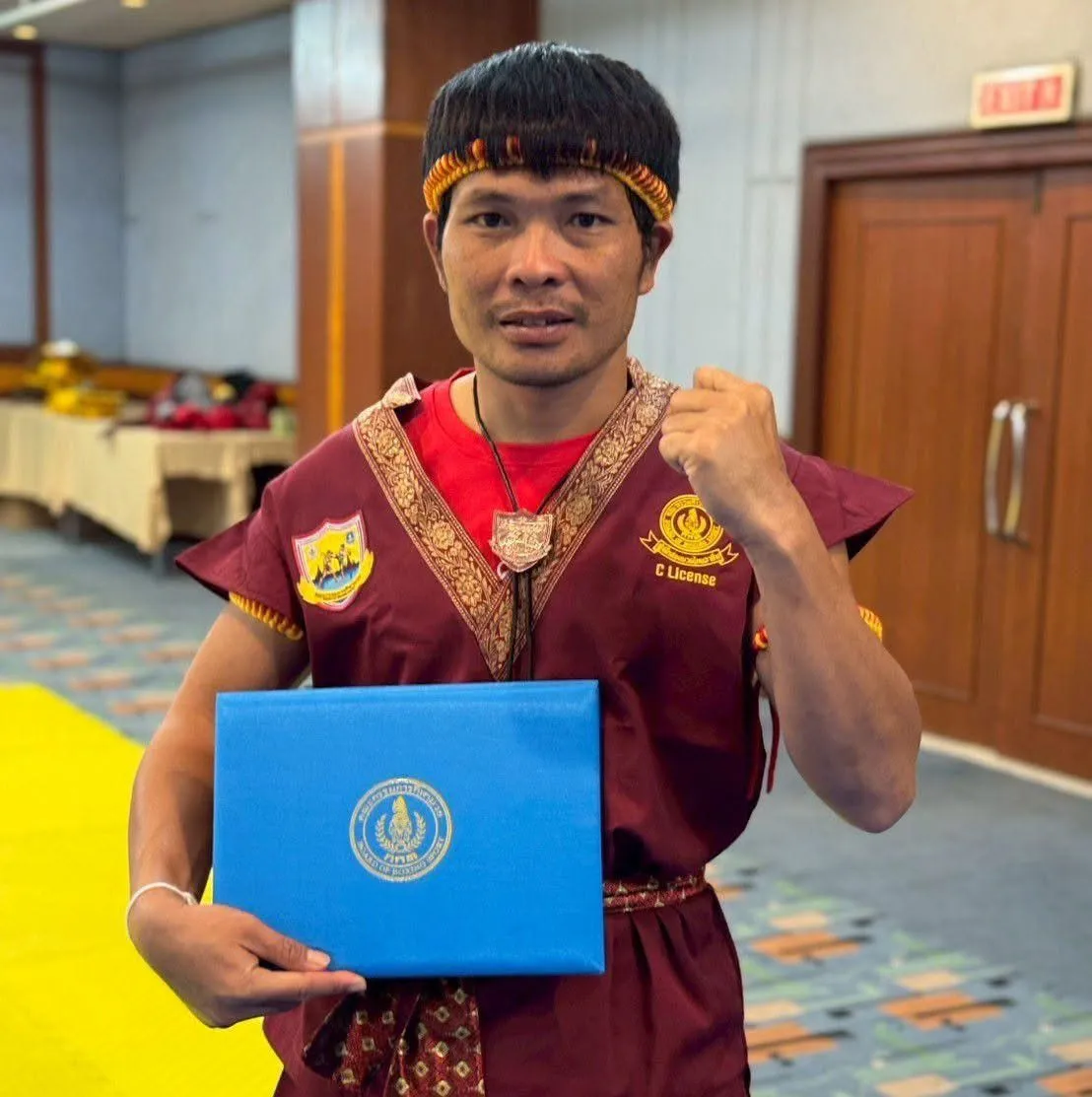 Kru Song Kom - Professional Muay Thai Instructor